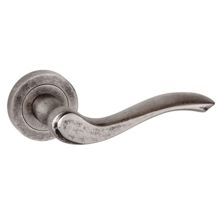 OE178DS Old English Warwick Lever Door Handle on Round Rose - Distressed Silver