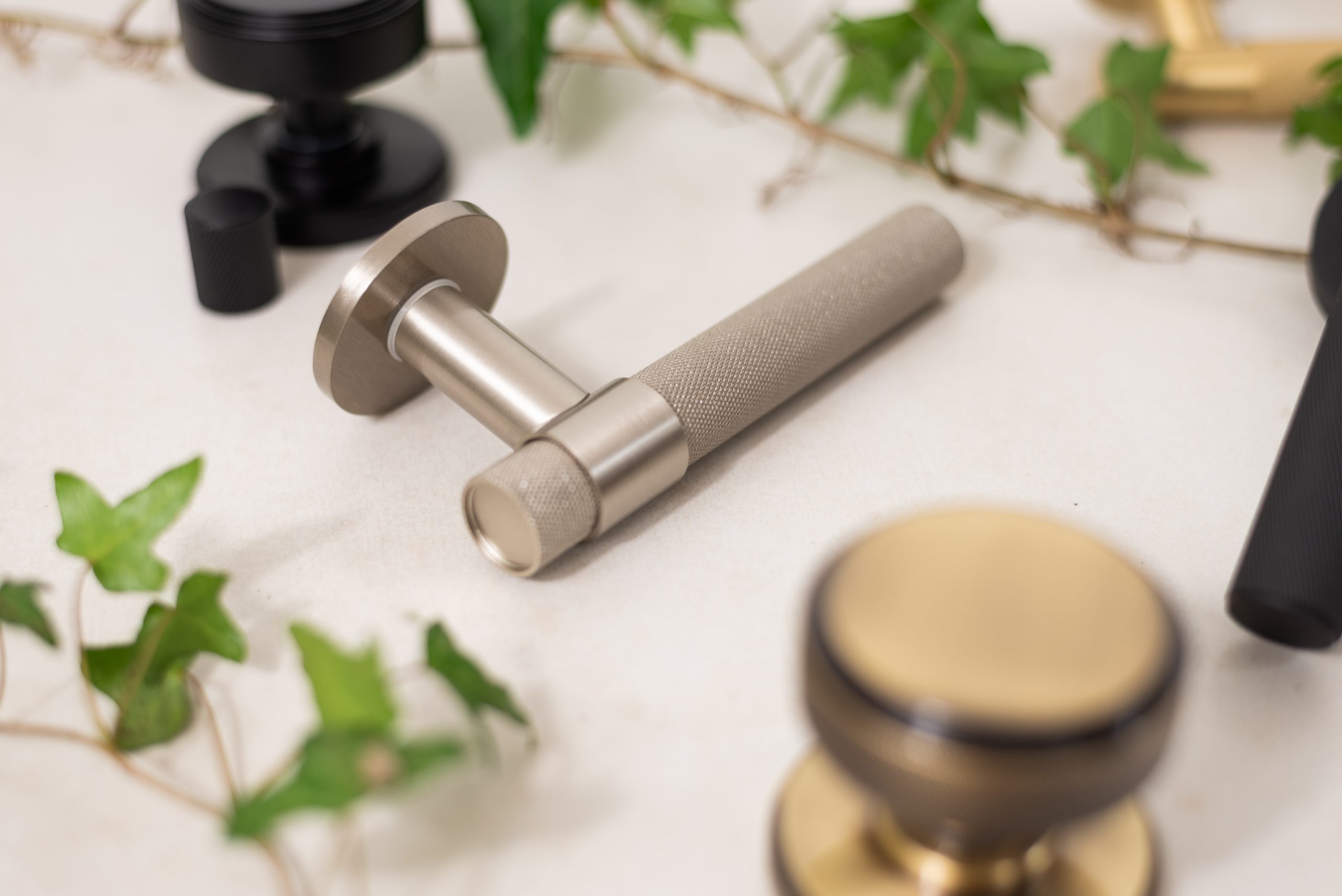 What are knurled handles?